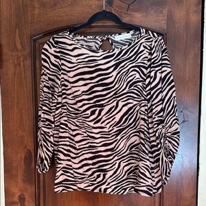 Flynn Skye size M animal print blouse